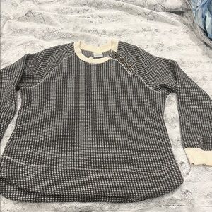 Columbia Black and Cream Crewneck Sweater ( box Z)